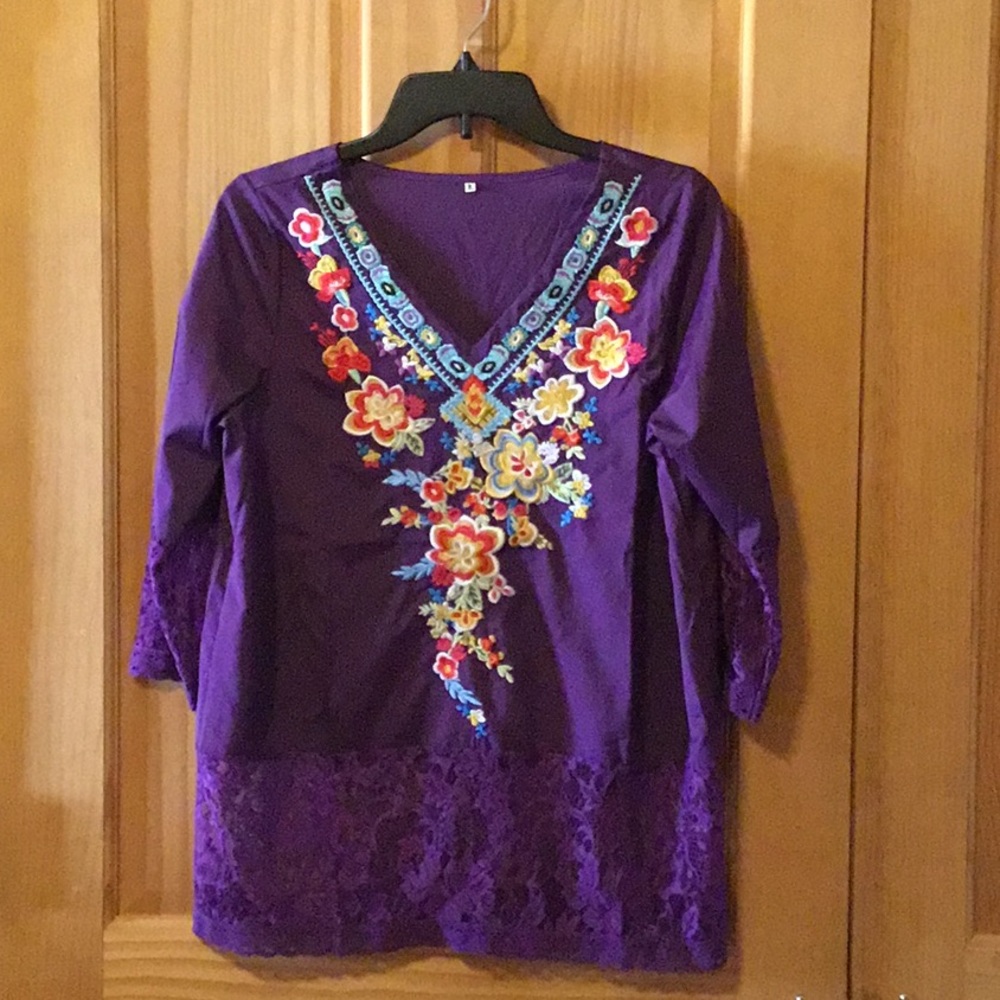 Embroidered lace purple Top